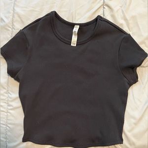 ALO yoga Medium cropped t shirt